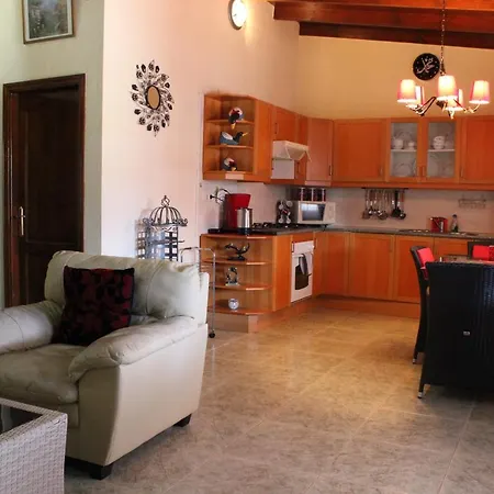 Beautiful 2-bed In Parque Holandes Апартаменты